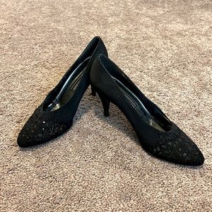 Stuart Weitzman vintage lace capes toe heel